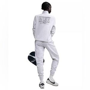 Nike
Sportswear Women's Club Fleece Mock-Neck 1/2-Zip Logo Top Size M